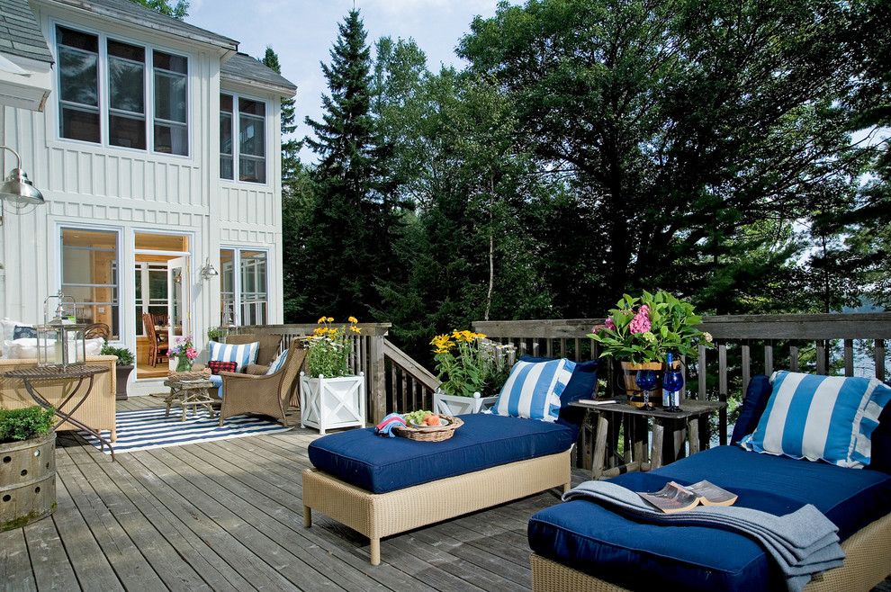 Batte Furniture for Rustic Deck with Stripes