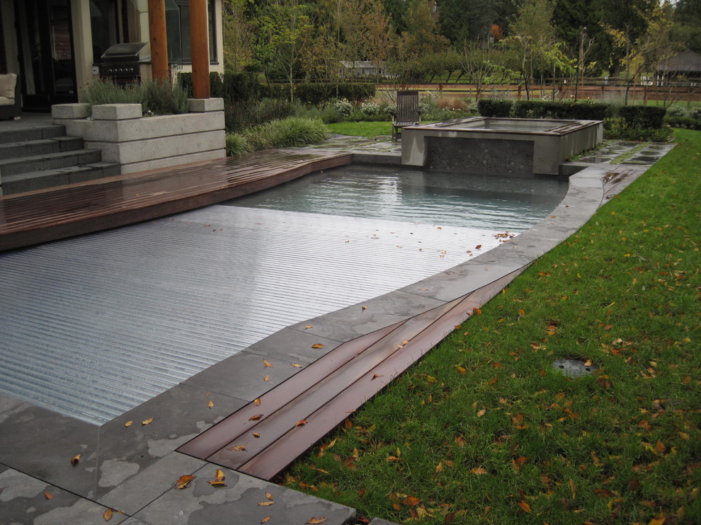 Chiver for Contemporary Pool with Rigid Swimming Pool Cover