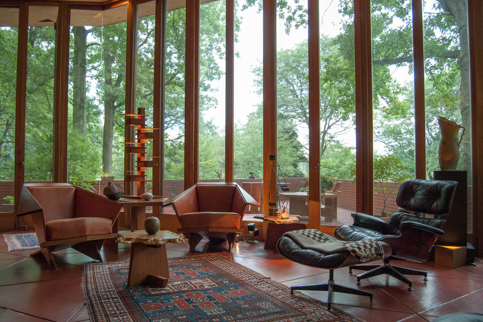 Frank Lloyd Wright House for Modern Living Room with Vase