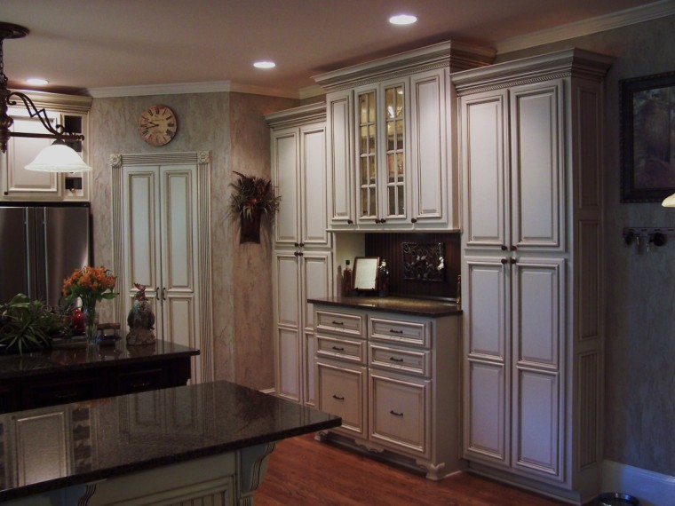 Glazing Cabinets for Traditional Kitchen with Atlanta