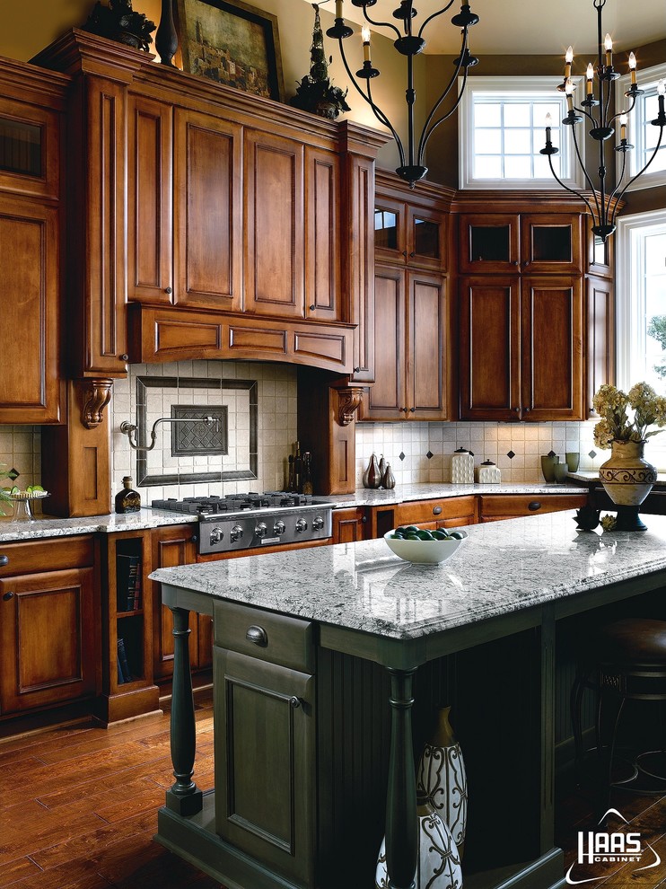 Haas Cabinets for Traditional Kitchen with Full Overlay