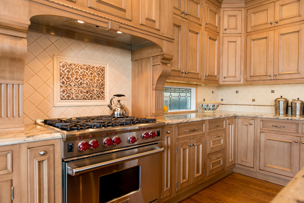 Rutt Cabinets for Traditional Kitchen with Natural Wood