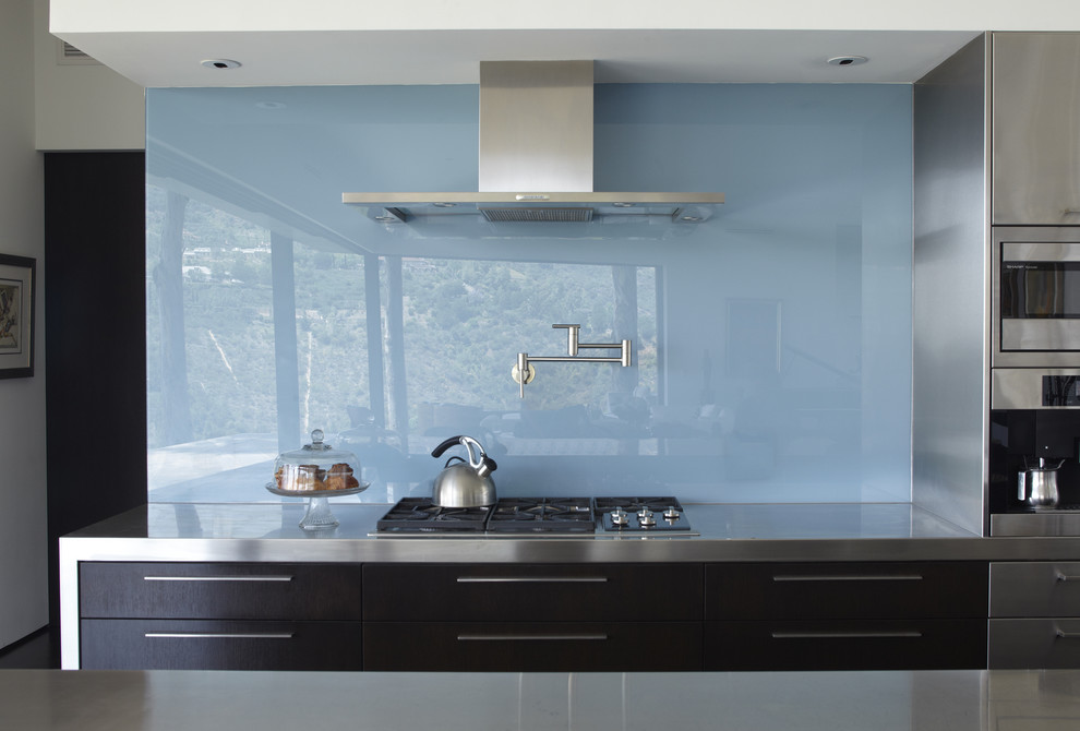 Starfire Glass for Modern Kitchen with Dark Wood Cabinets